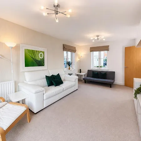 Apartment Modern 4-bed Detached In Stoke Gifford