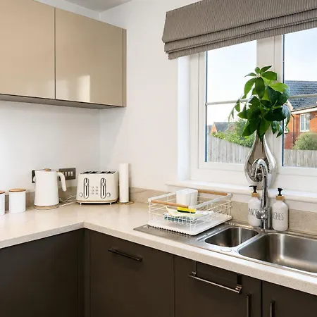 Apartment Modern 4-bed Detached In Stoke Gifford *