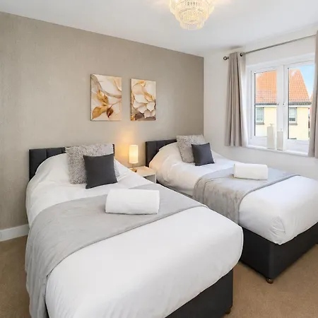 Modern 4-bed Detached In Stoke Gifford Apartment Bristol