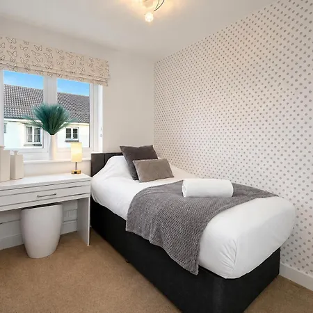 Apartment Modern 4-bed Detached In Stoke Gifford Bristol