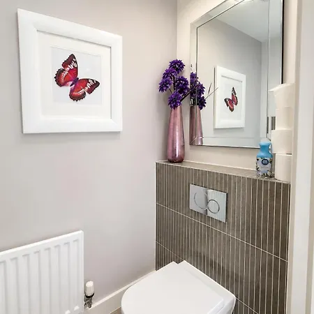 Apartment Modern 4-bed Detached In Stoke Gifford