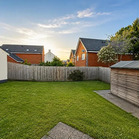 Apartment Modern 4-bed Detached In Stoke Gifford *
